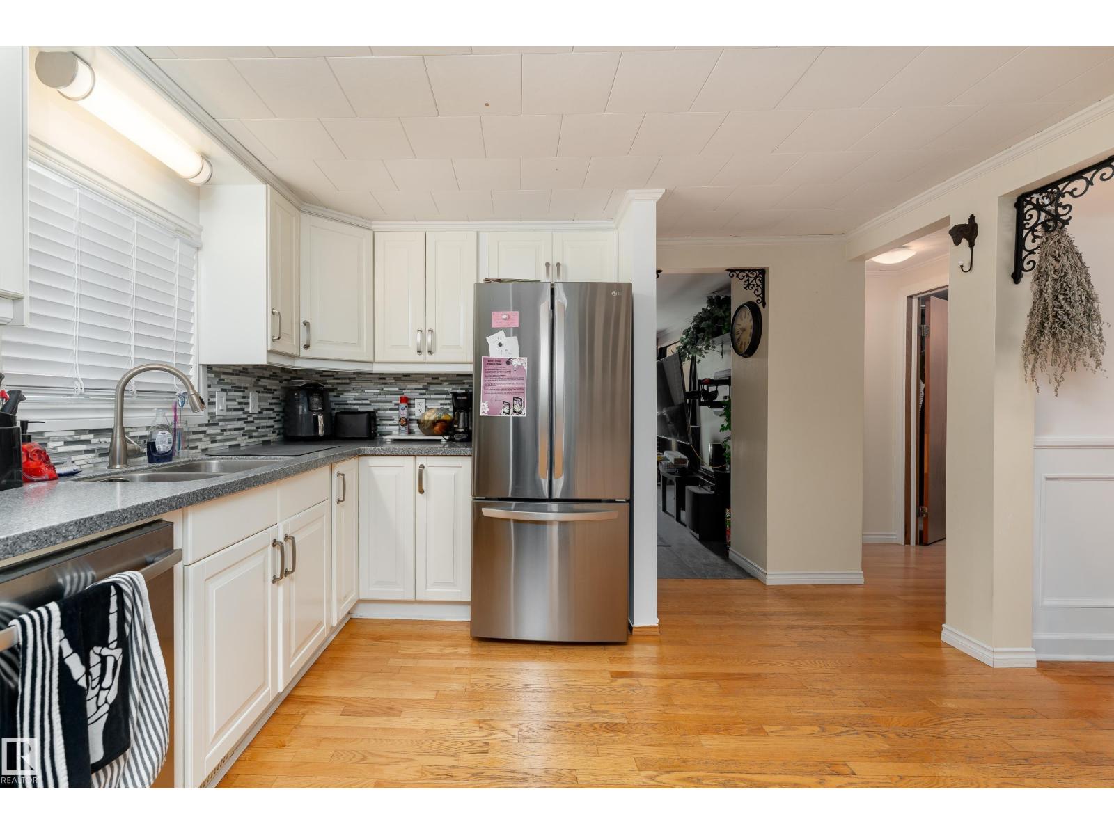 4517 54 AV — photo 9