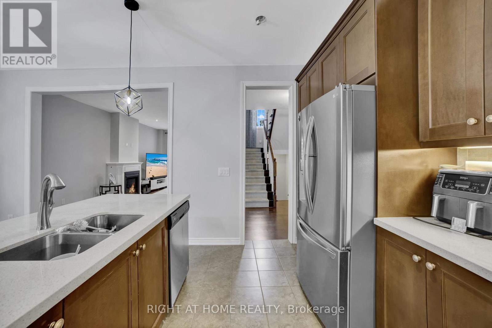 288 RAYMOND ROAD - 17