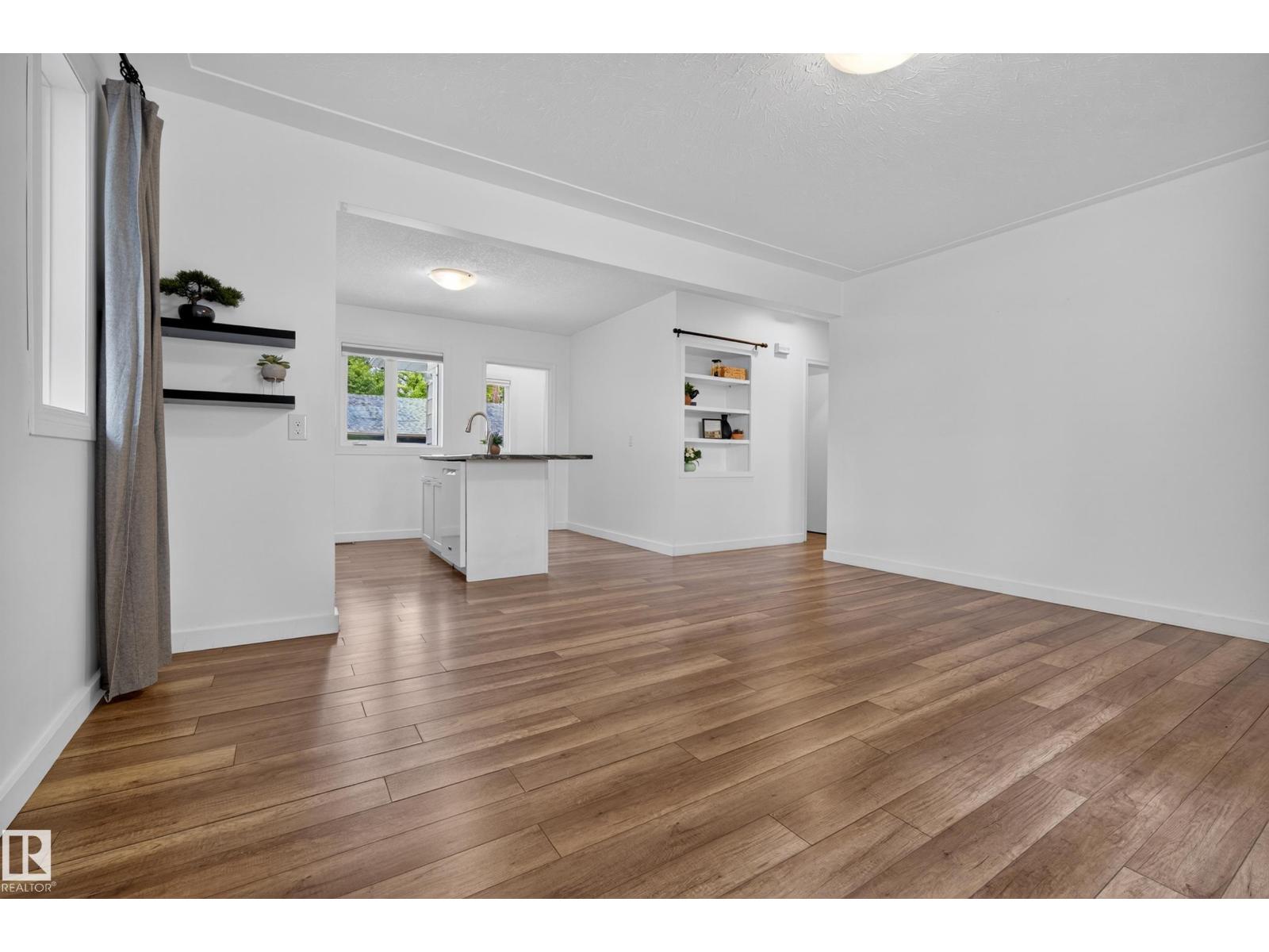 10316 77 ST NW - 8