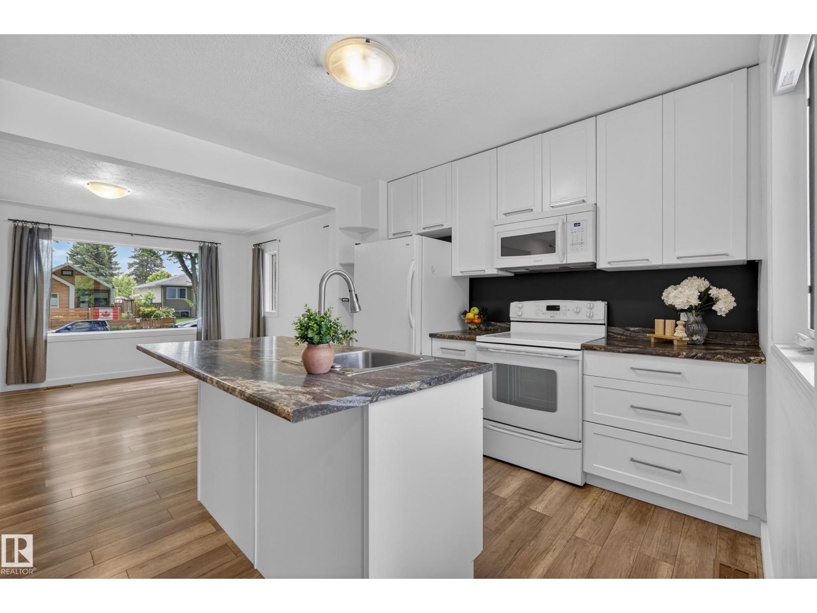 10316 77 ST NW - 12