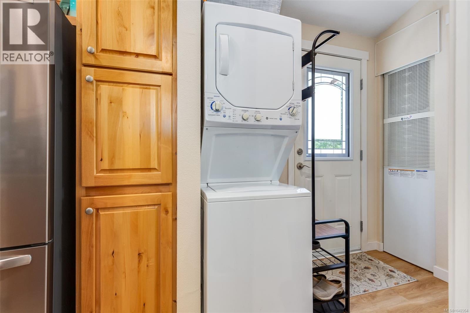 #105 3042 River Rd - 16