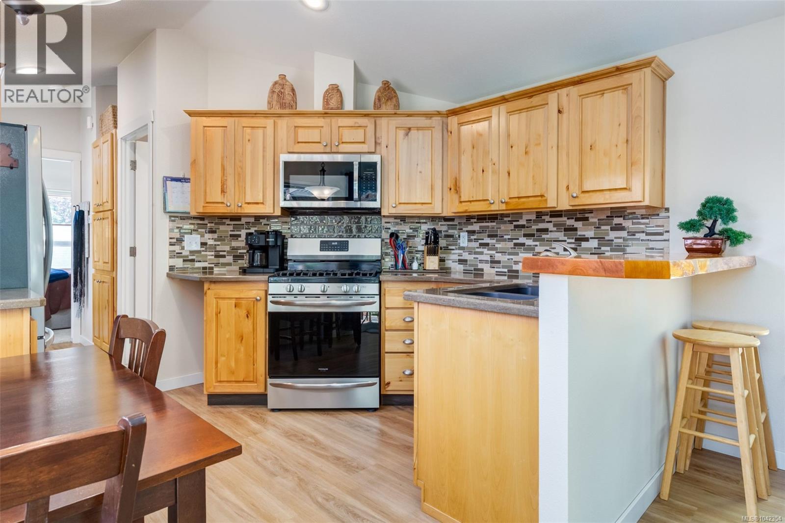 #105 3042 River Rd - 3