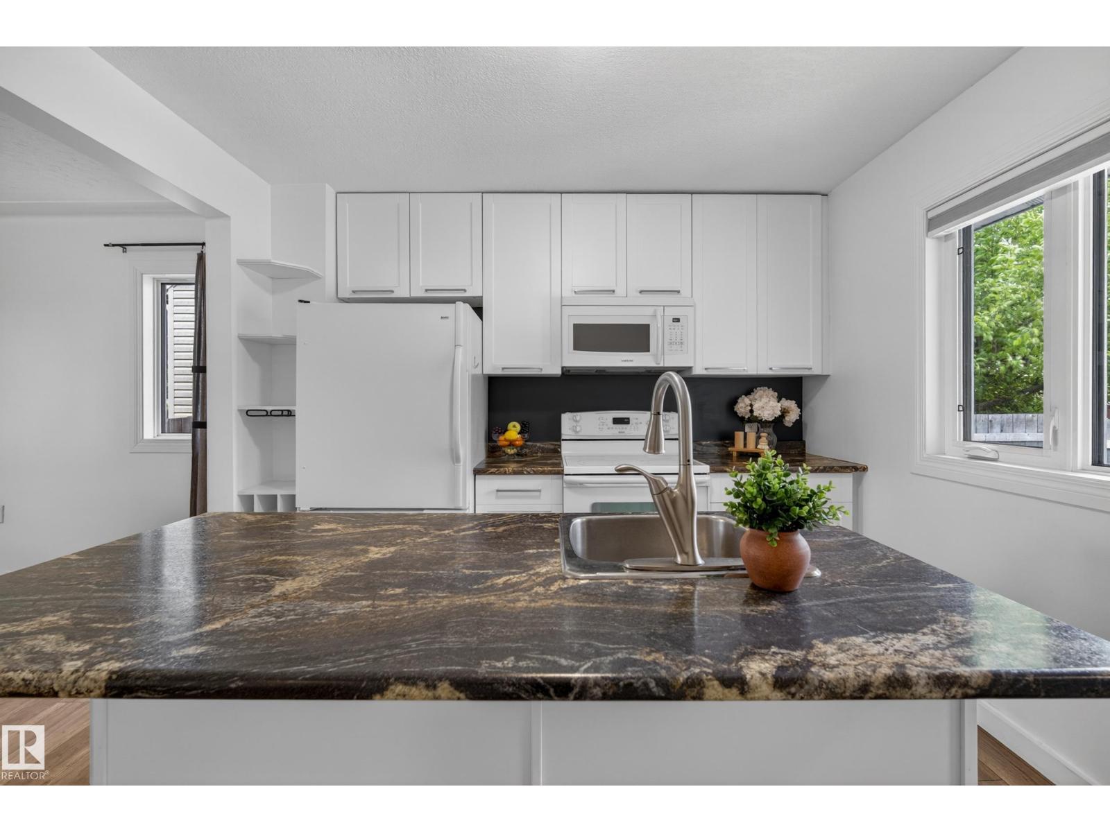 10316 77 ST NW - 11