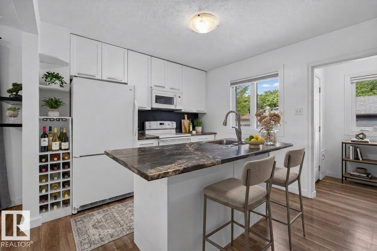 10316 77 ST NW - 10