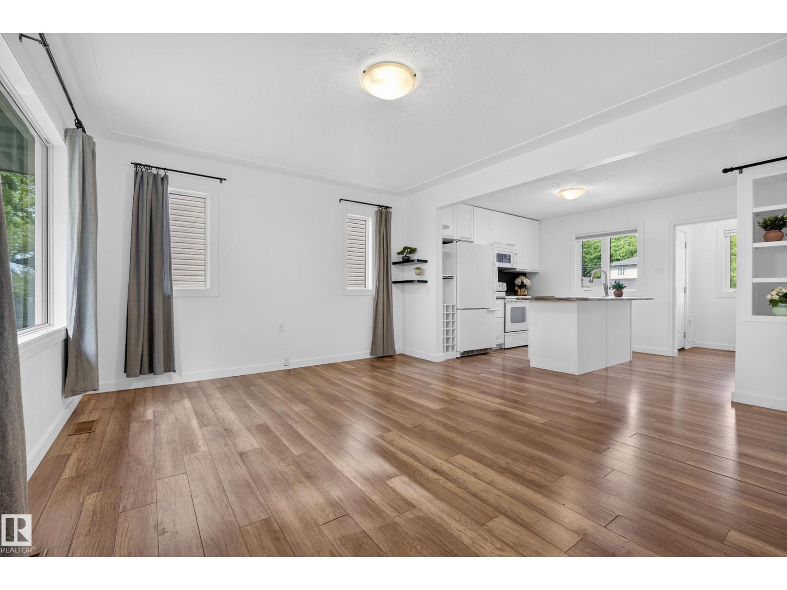 10316 77 ST NW - 7