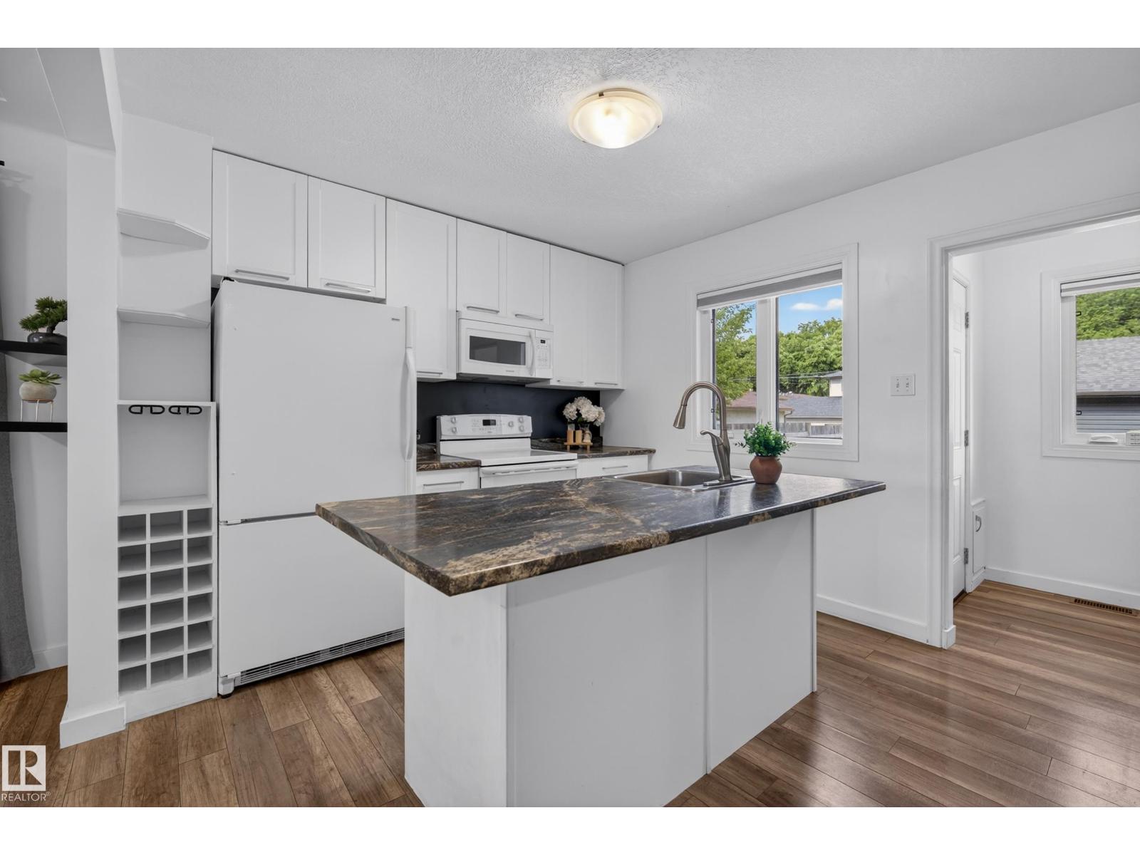 10316 77 ST NW - 9