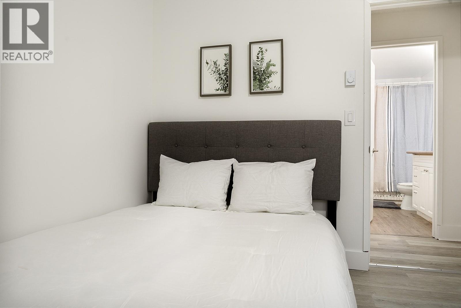  2009-2011 Richter Street, Kelowna