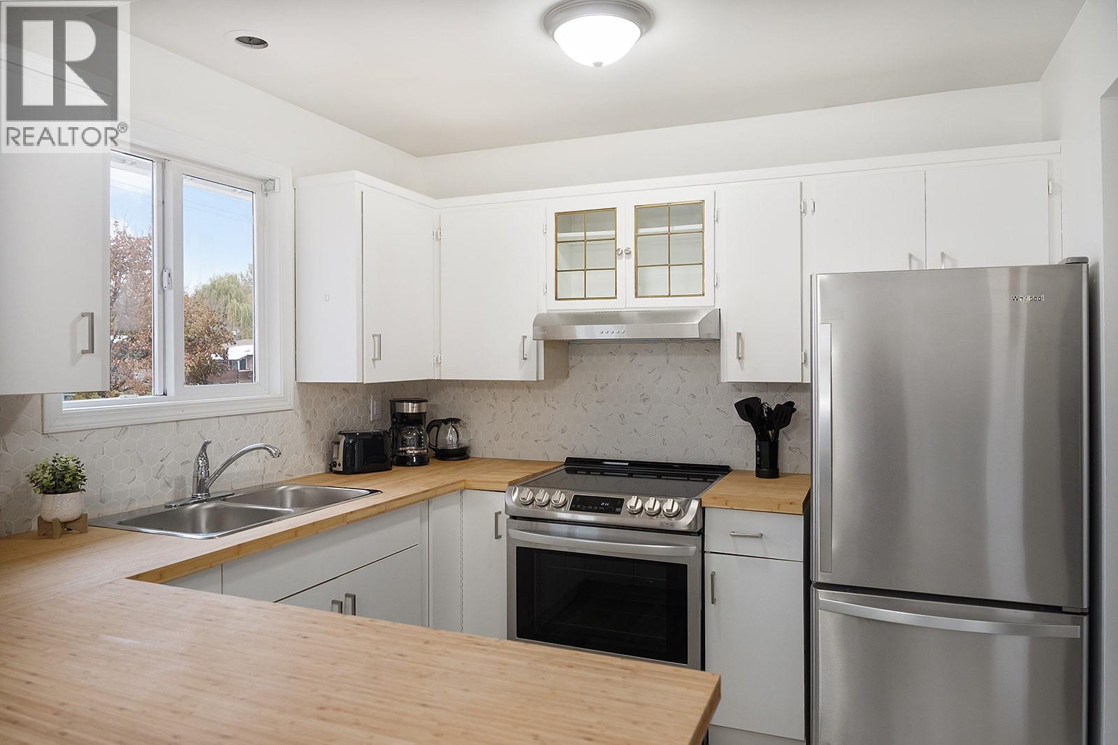  2009-2011 Richter Street, Kelowna