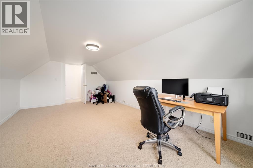 5023 SOUTHWOOD LAKES BOULEVARD - 32
