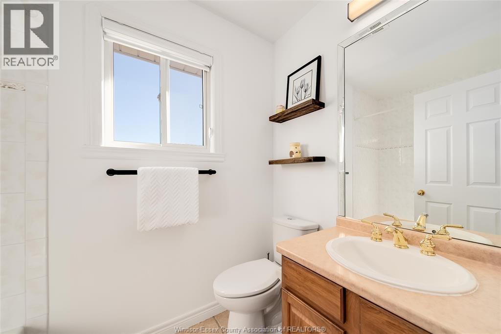 5023 SOUTHWOOD LAKES BOULEVARD - 33