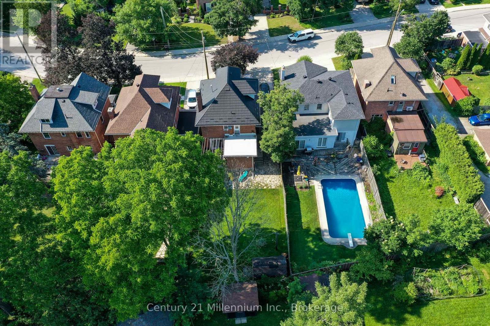 129 4TH STREET W - Image 38