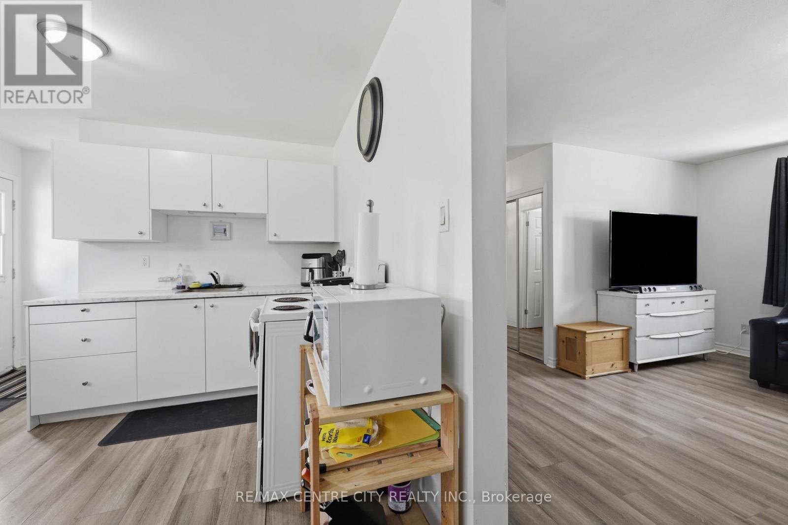 1564 NAIRN AVENUE - 11
