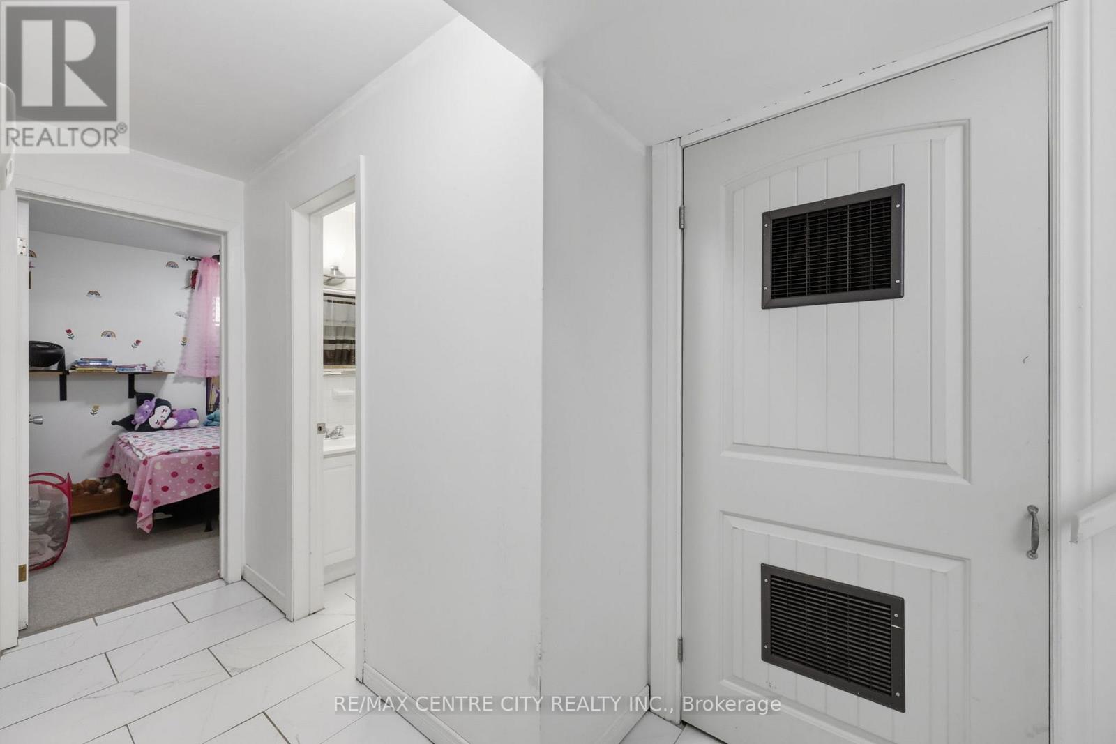 1564 NAIRN AVENUE - 21