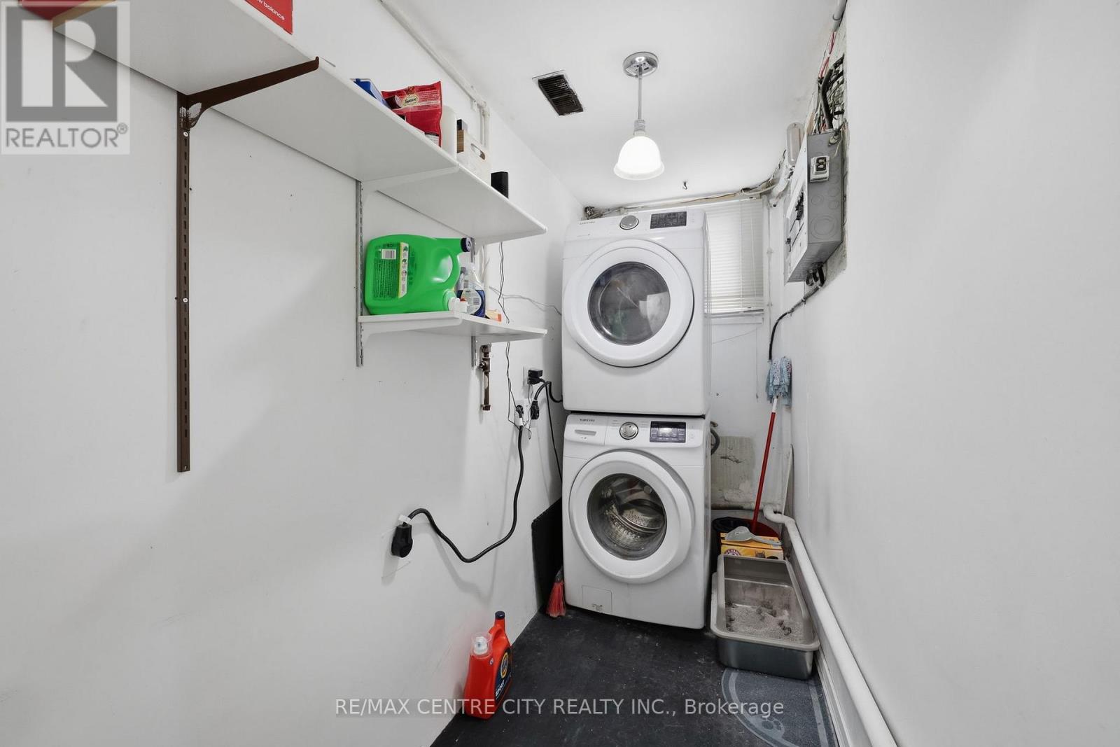 1564 NAIRN AVENUE - 22