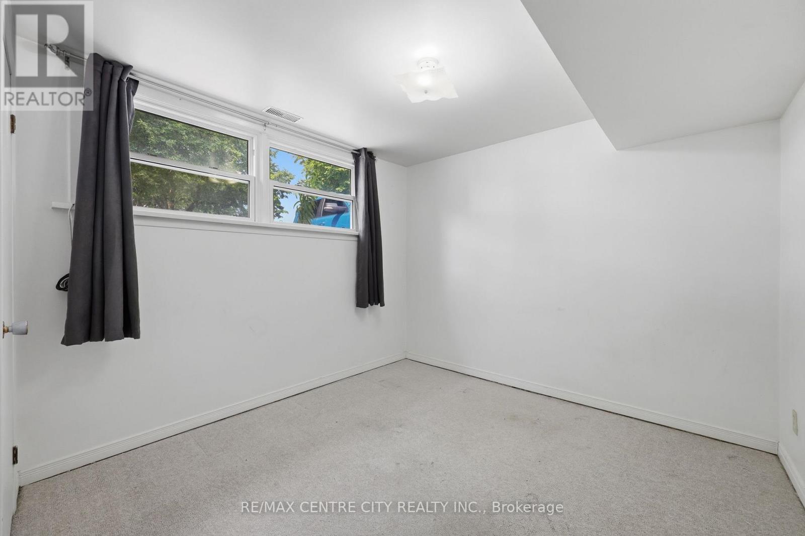1564 NAIRN AVENUE - 33