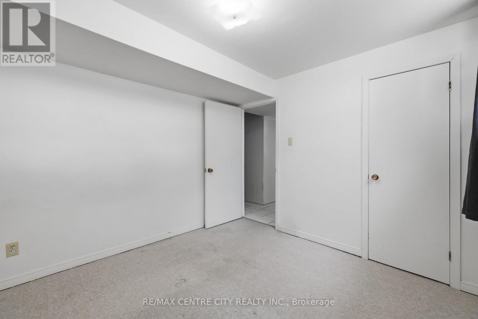 1564 NAIRN AVENUE - 34