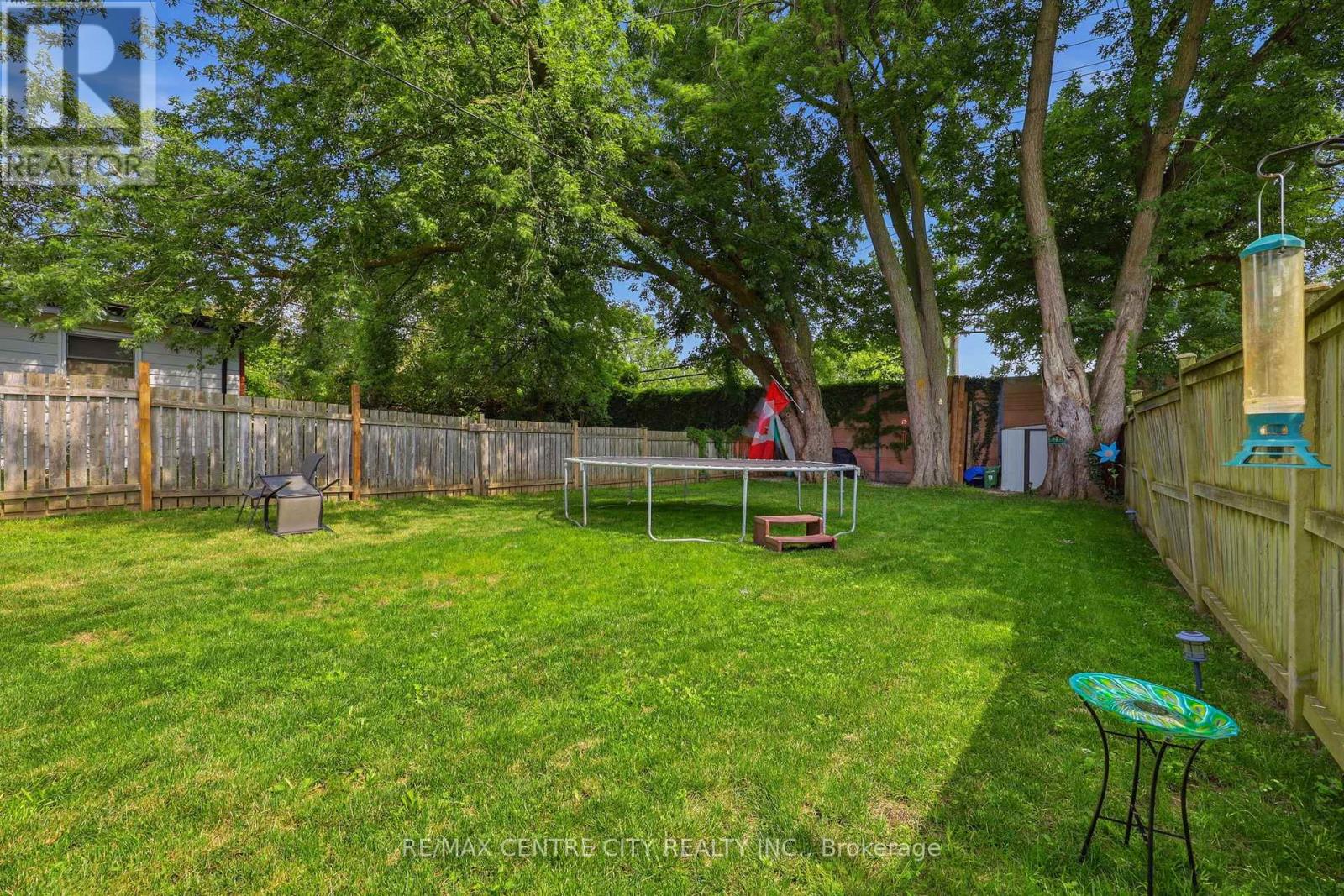 1564 NAIRN AVENUE - 39