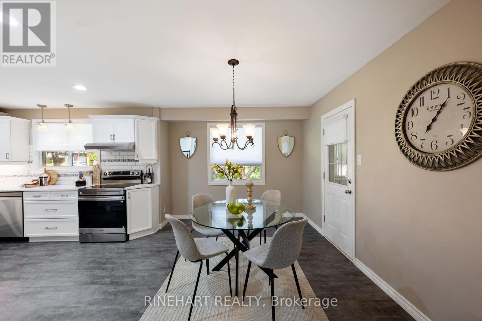 2 LLOYD MANOR CRESCENT - Image 12