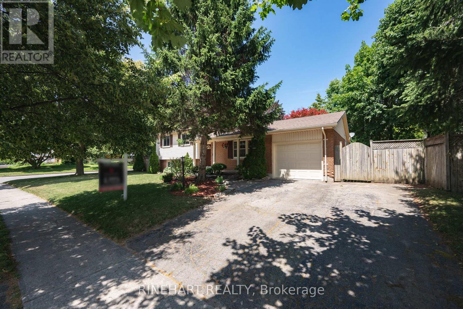 2 LLOYD MANOR CRESCENT - 2