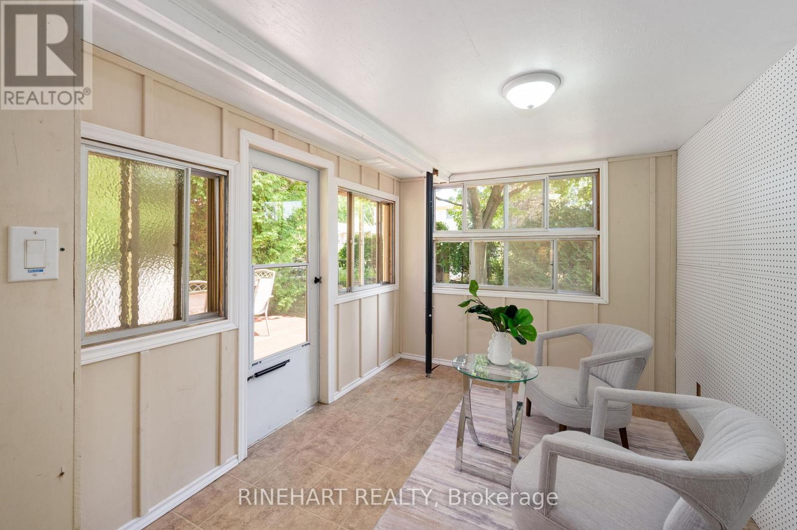 2 LLOYD MANOR CRESCENT - Image 28