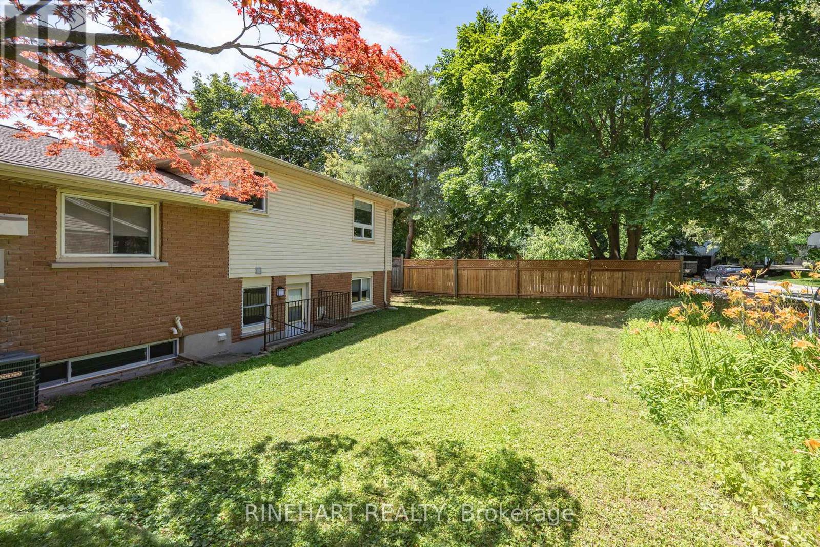 2 LLOYD MANOR CRESCENT - Image 32