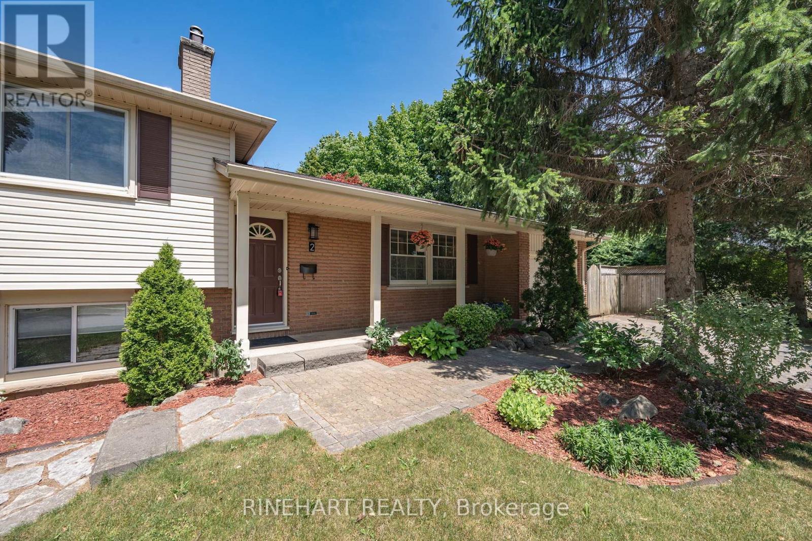 2 LLOYD MANOR CRESCENT - Image 4