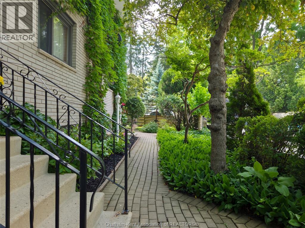 454 King STREET West - 5