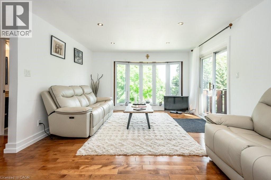 22 DUNDONALD Road - 23