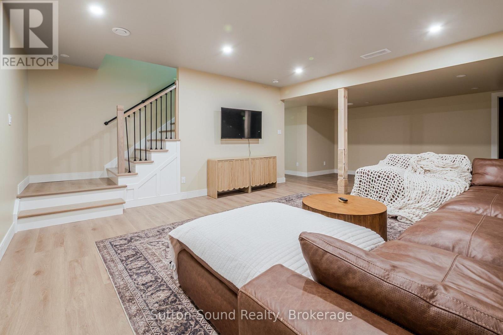 115 GORDON STREET S - 33