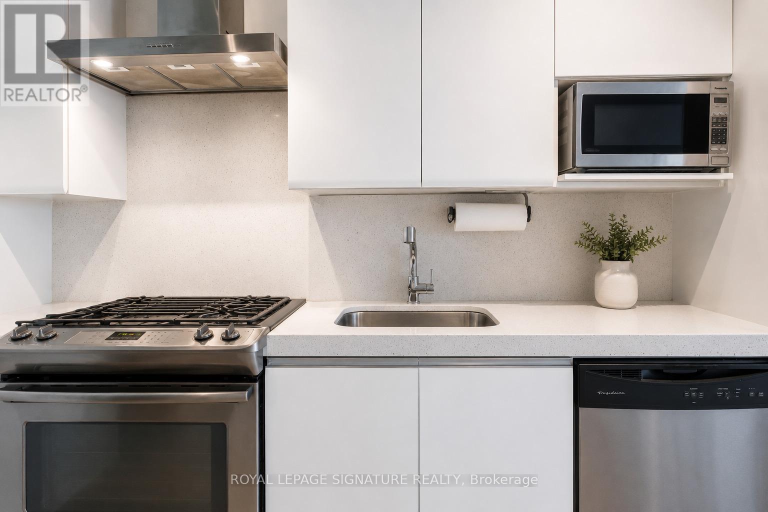 #306 75 PORTLAND STREET - Image 8