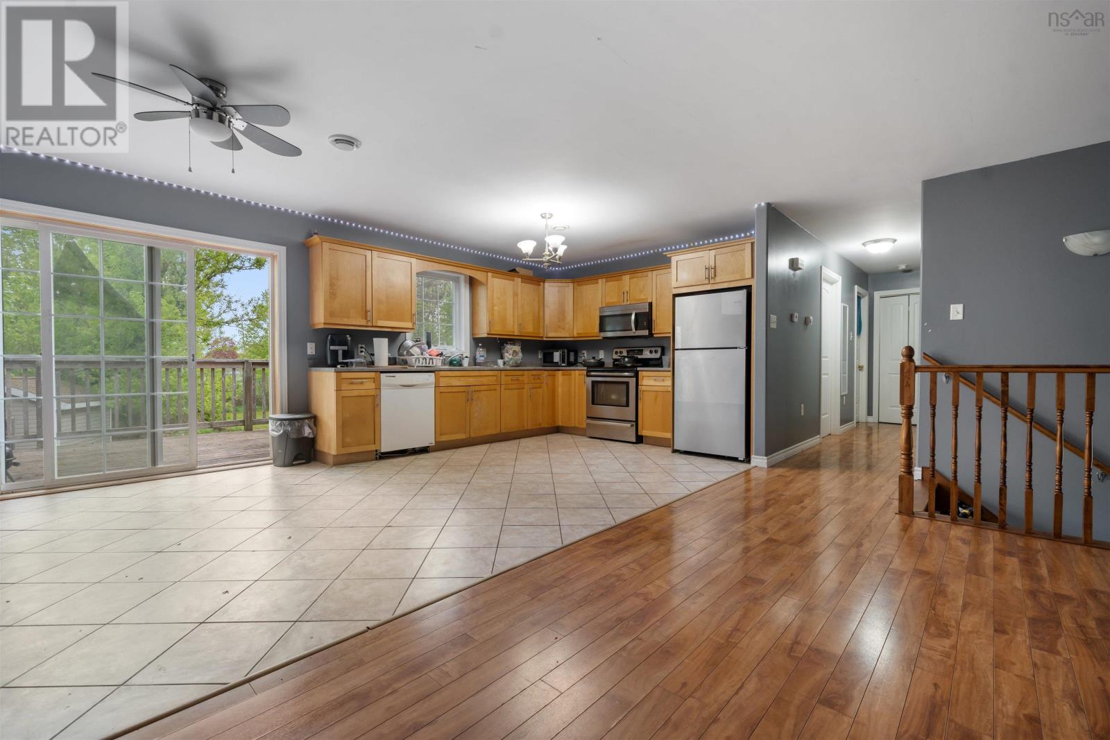 295 QUEEN Street - 11