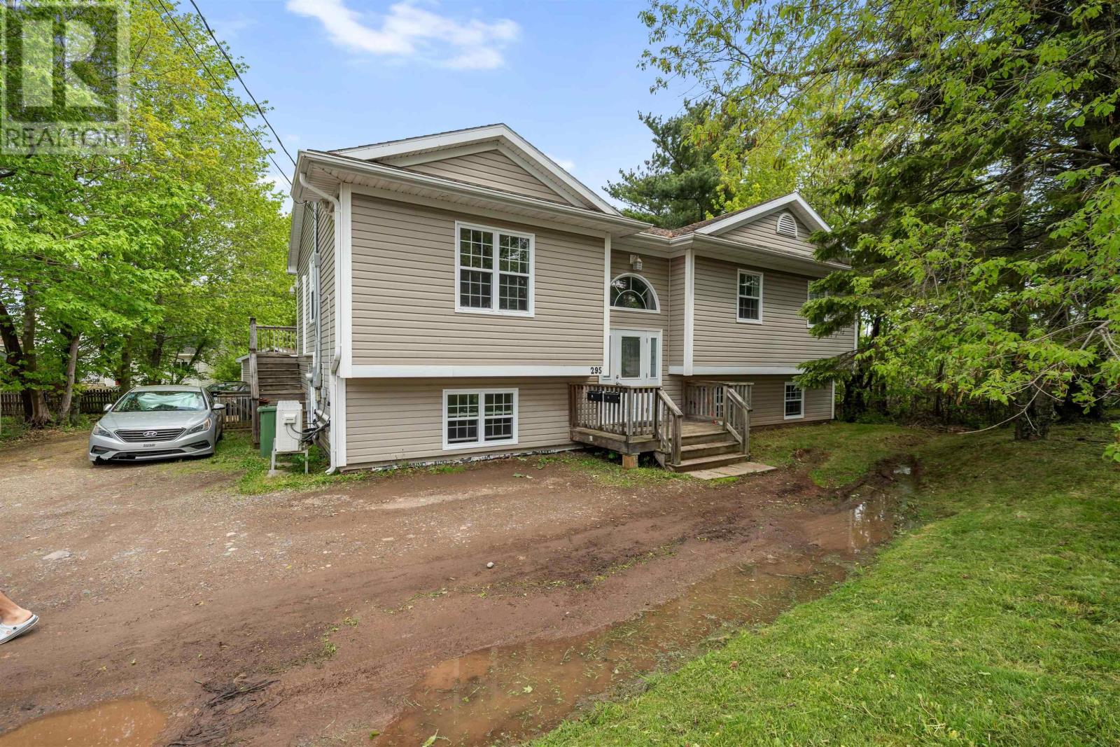 295 QUEEN Street - 1