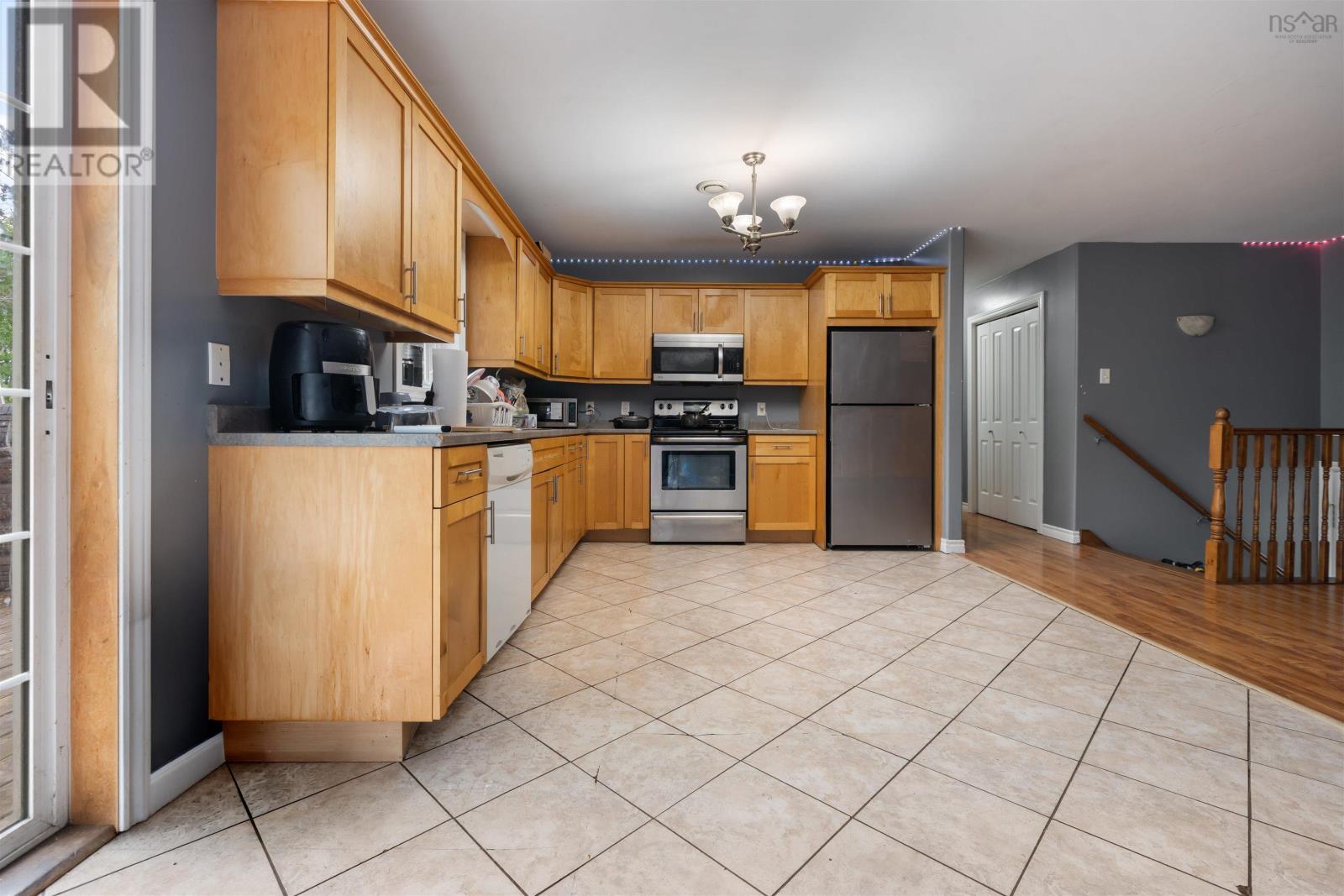 295 QUEEN Street - 14
