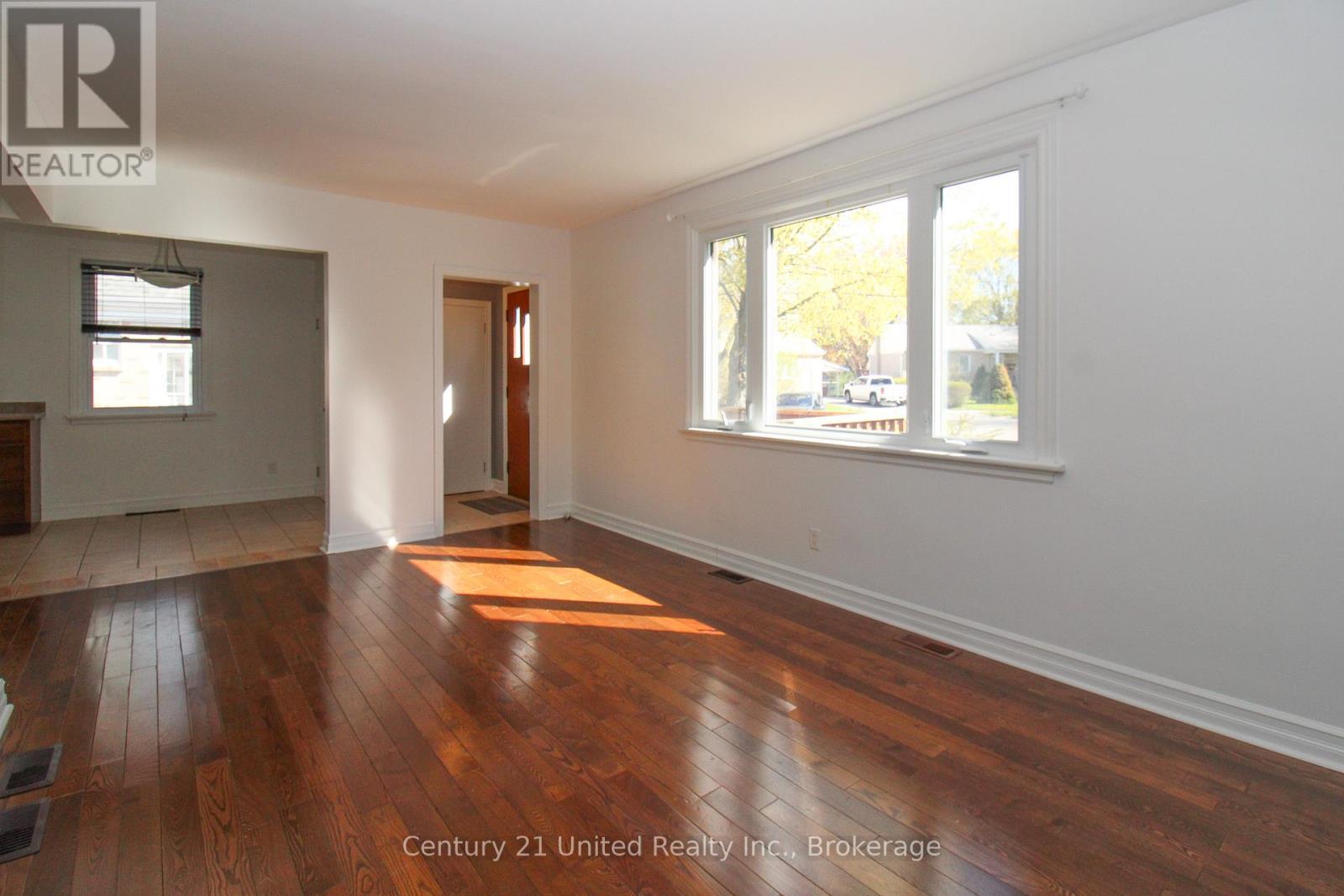 819 ARGYLE STREET - 11