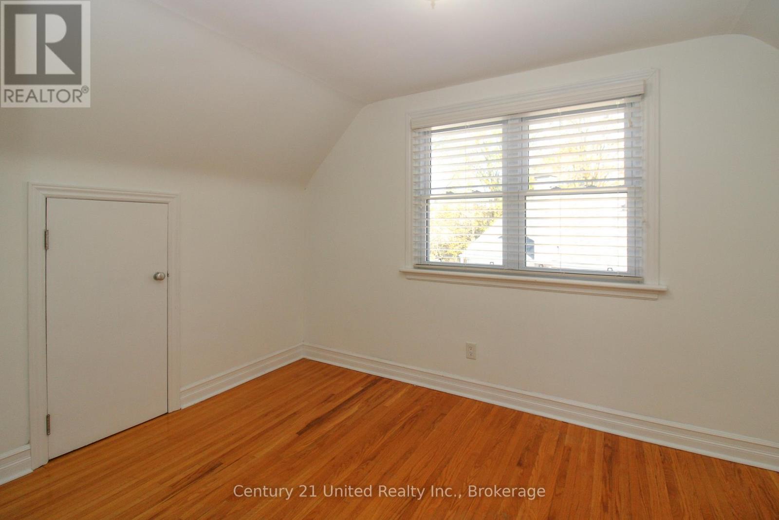 819 ARGYLE STREET - 27