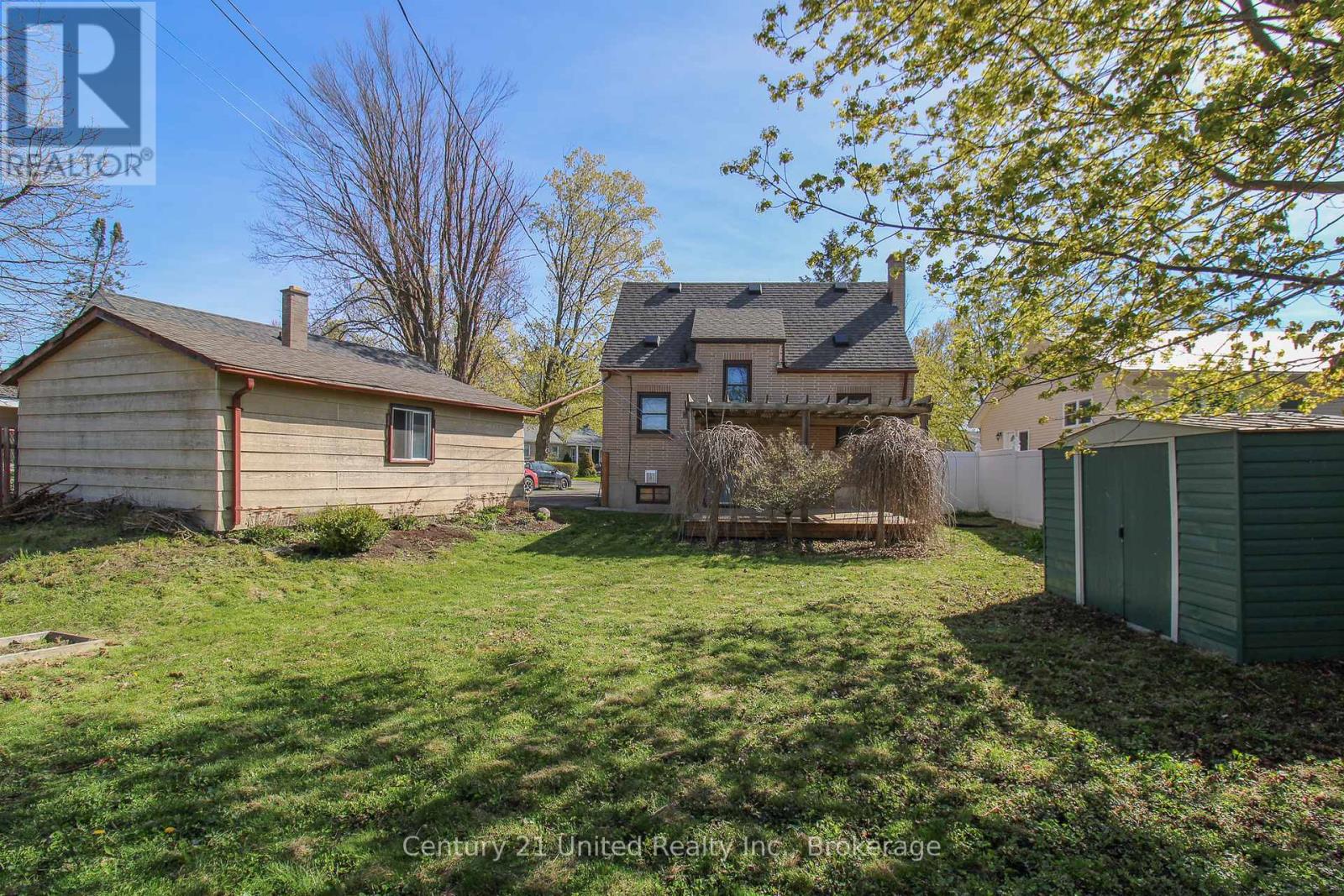 819 ARGYLE STREET - 3