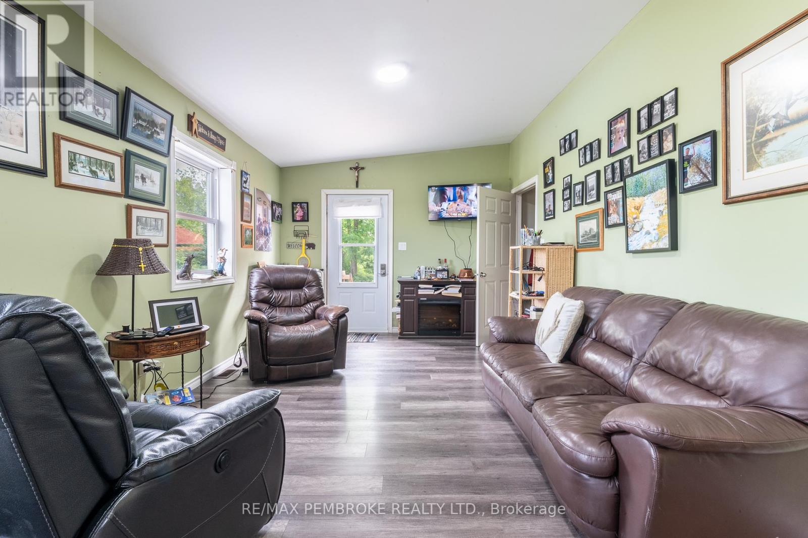 1890 QUEENSLINE ROAD - Image 27
