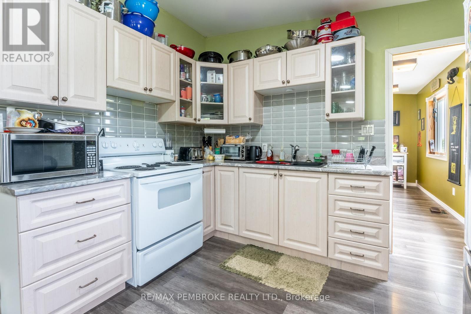 1890 QUEENSLINE ROAD - Image 30