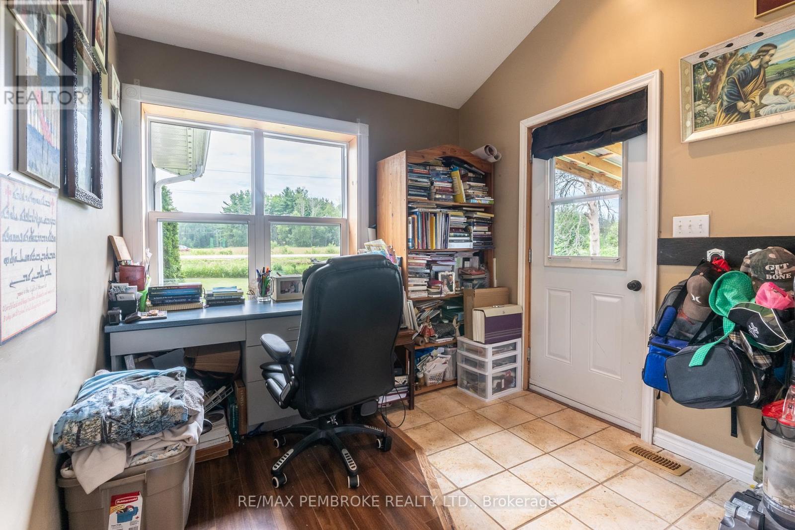 1890 QUEENSLINE ROAD - Image 32
