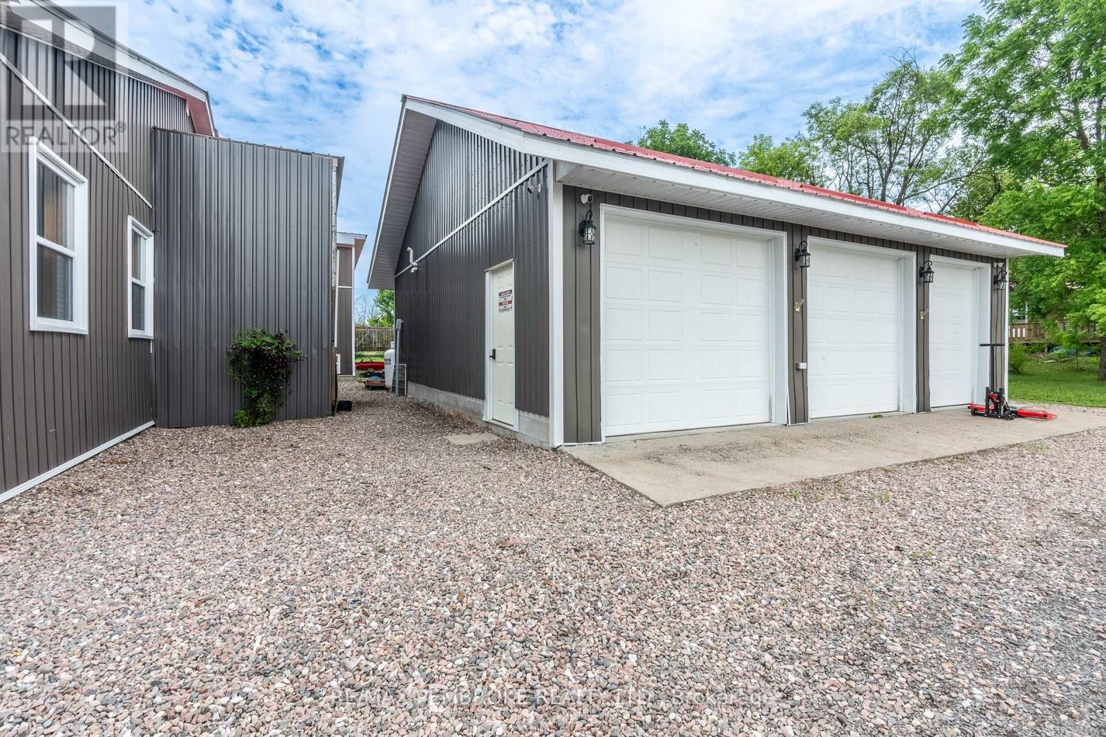 1890 QUEENSLINE ROAD - Image 44