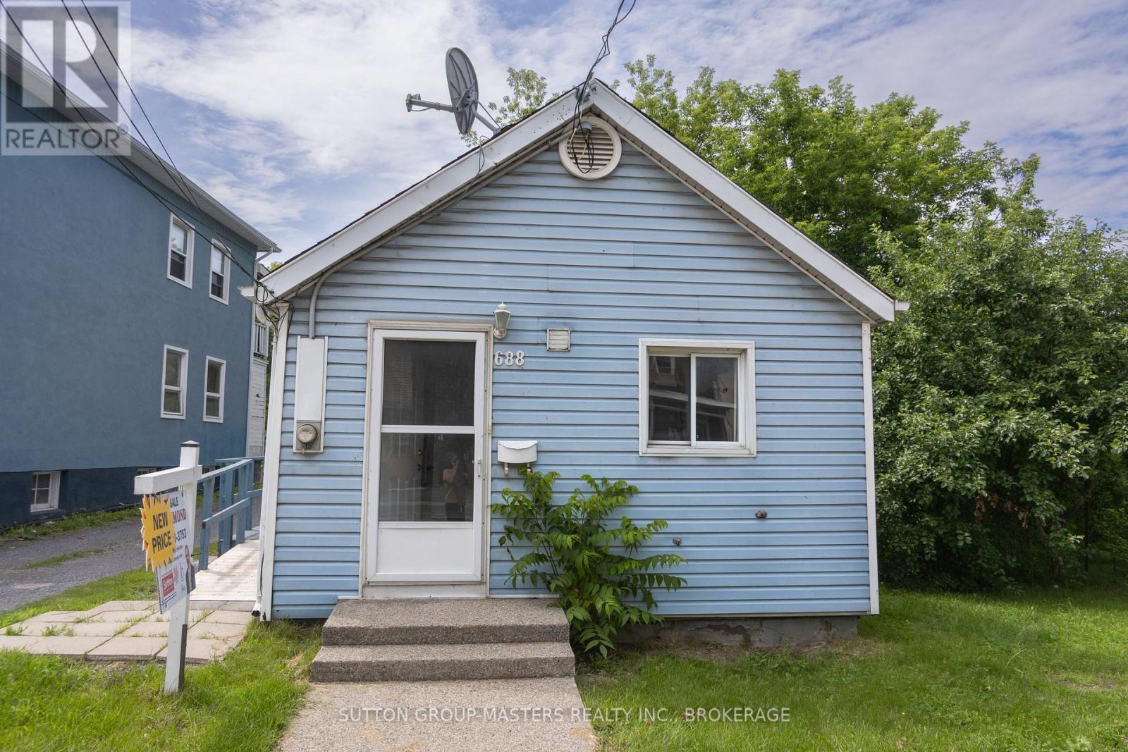 688 MONTREAL STREET - 2