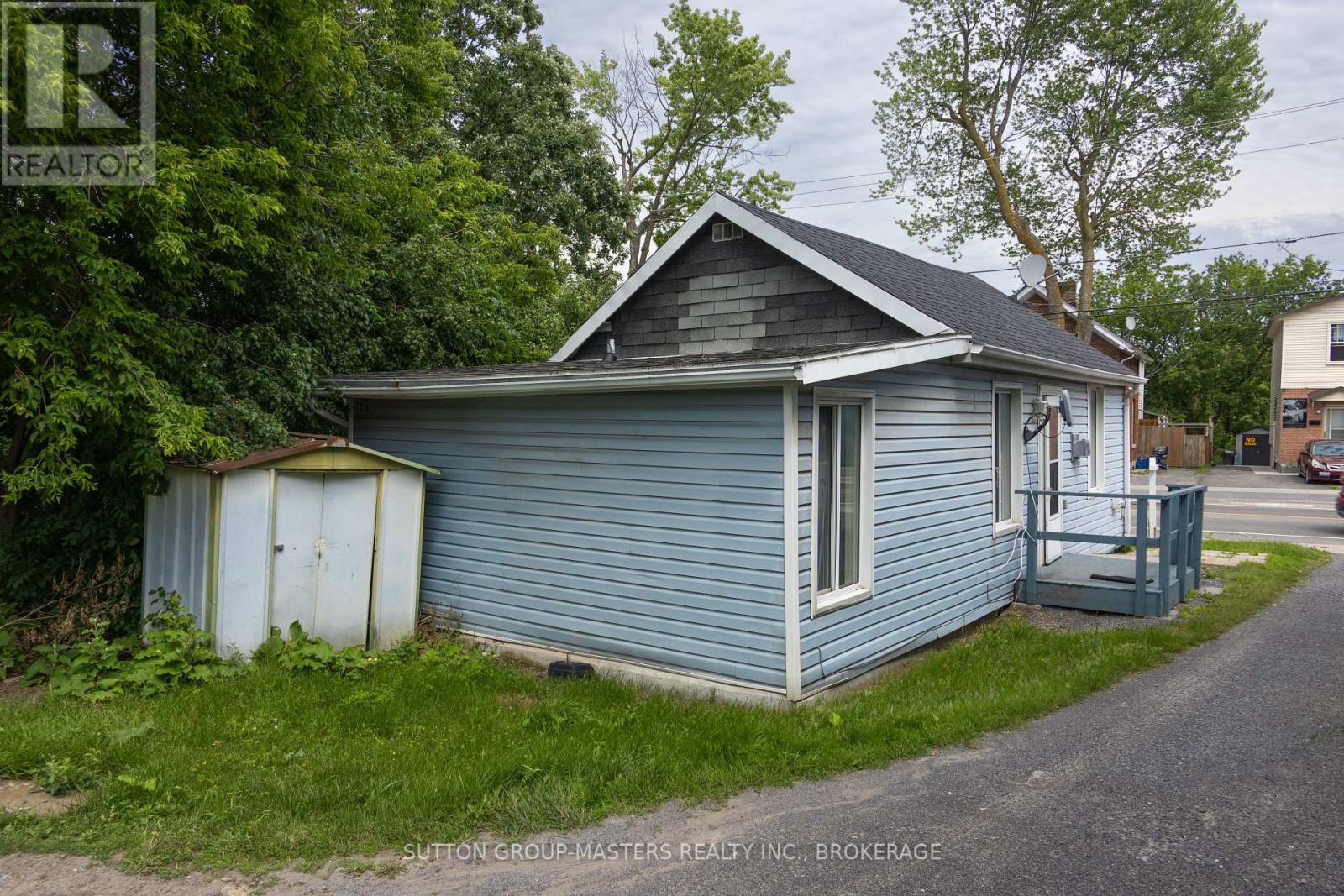 688 MONTREAL STREET - 3