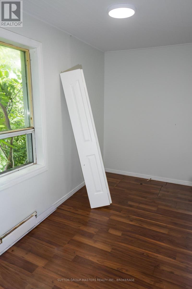688 MONTREAL STREET - 5