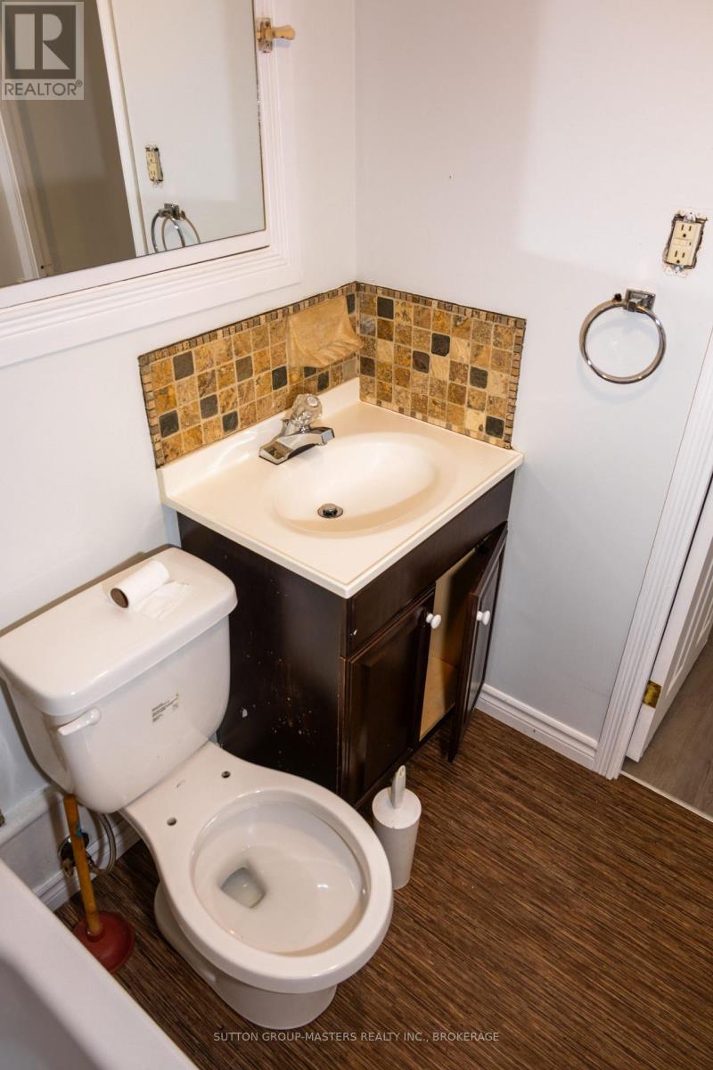 688 MONTREAL STREET - 6