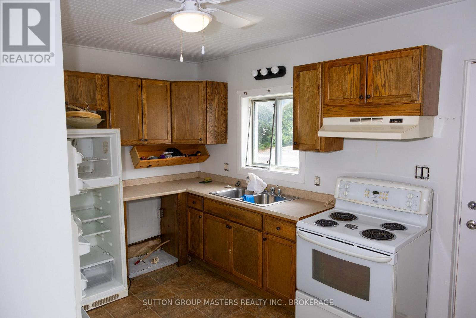 688 MONTREAL STREET - 8
