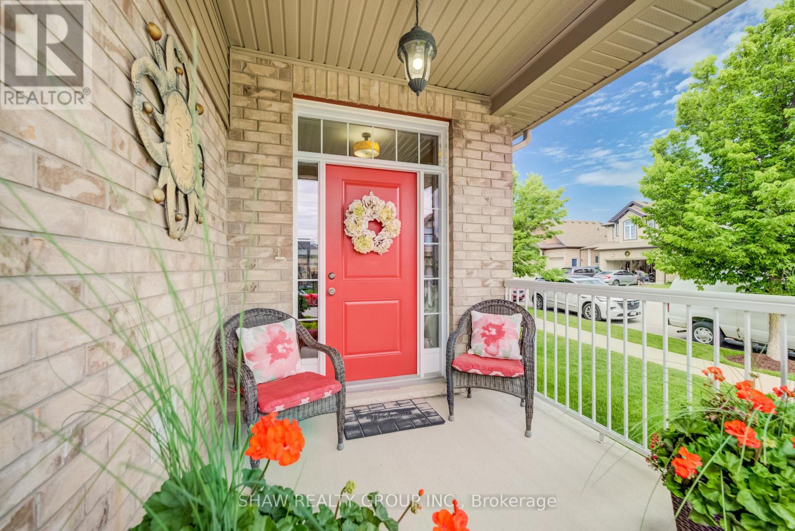 300 WATERVALE CRESCENT - 4