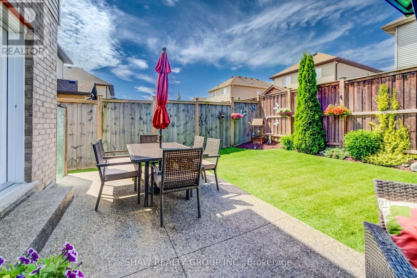300 WATERVALE CRESCENT - 44