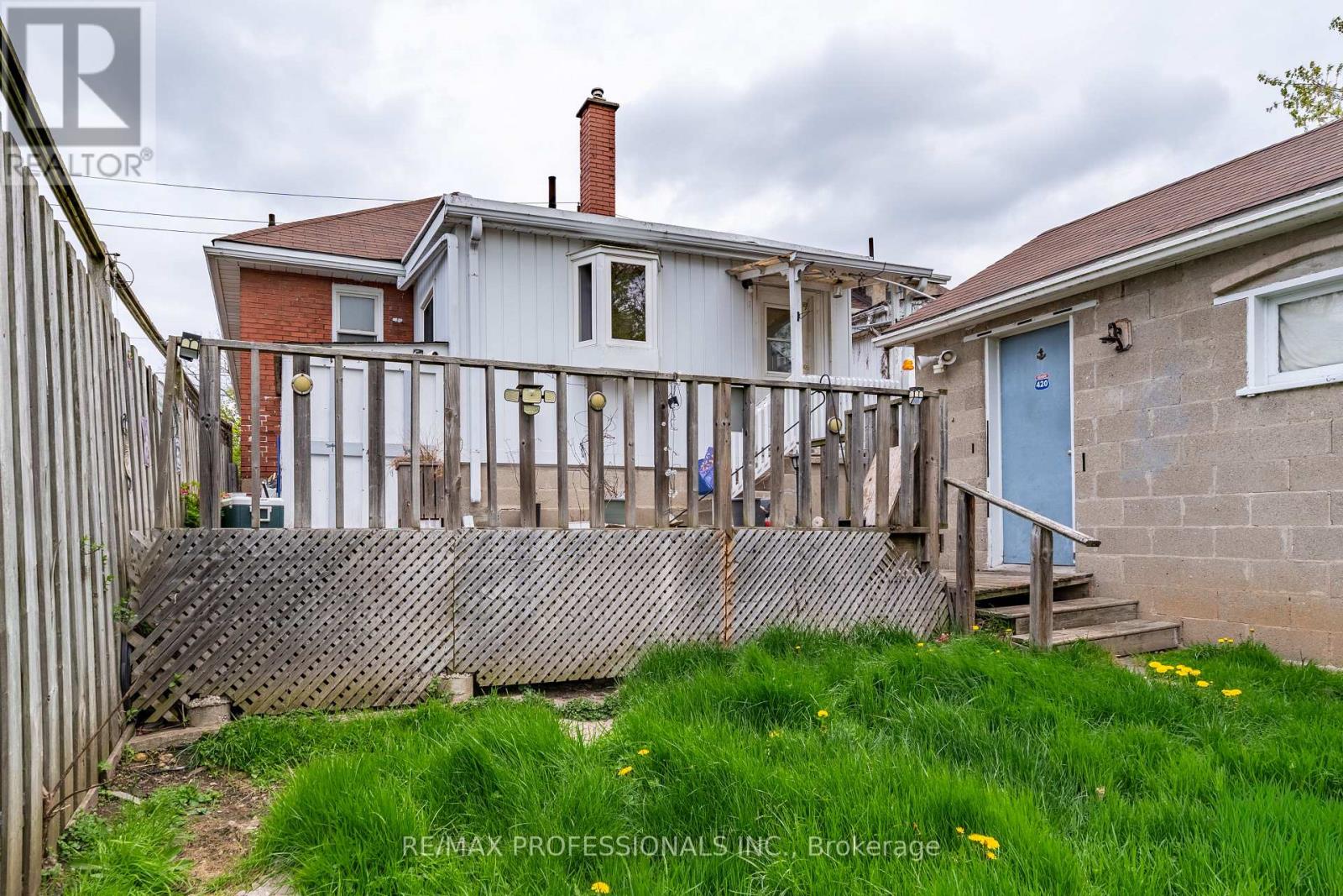 62 STRATHCONA AVENUE - 11