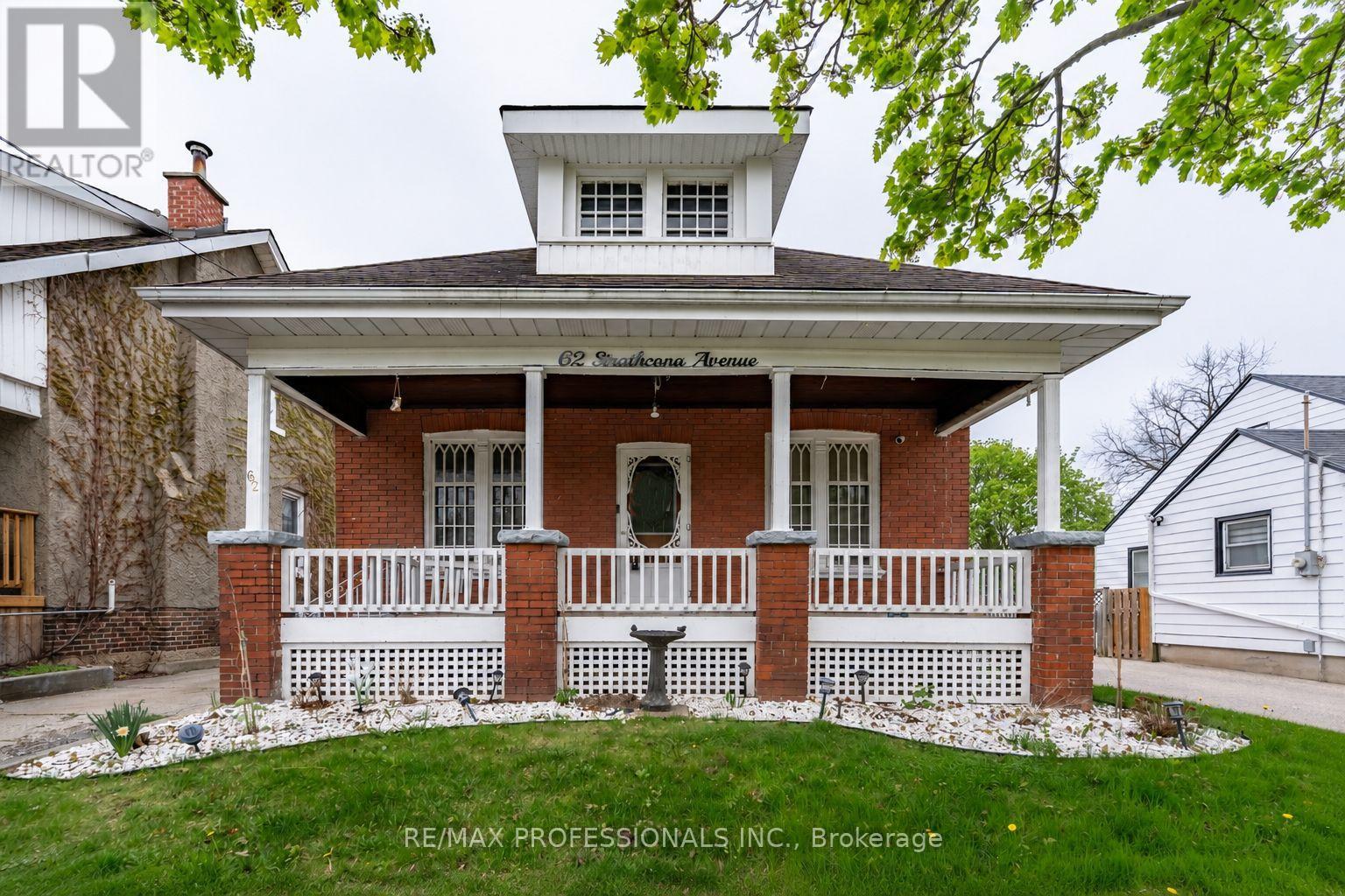 62 STRATHCONA AVENUE - 2