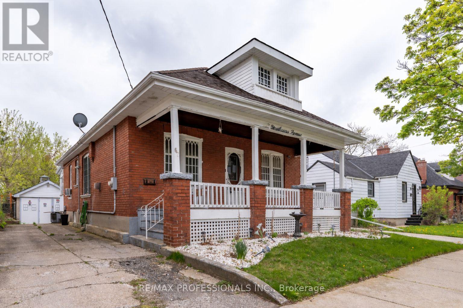 62 STRATHCONA AVENUE - 3